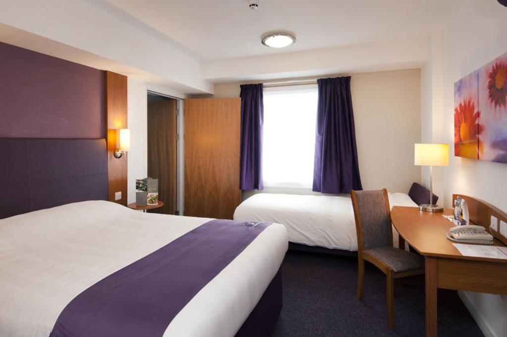 Premier Inn Falkirk East 部屋 写真
